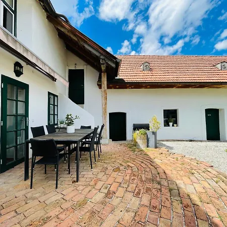 Auszeit Am Modernen Vierkanthof Holiday home Diendorf am Kamp