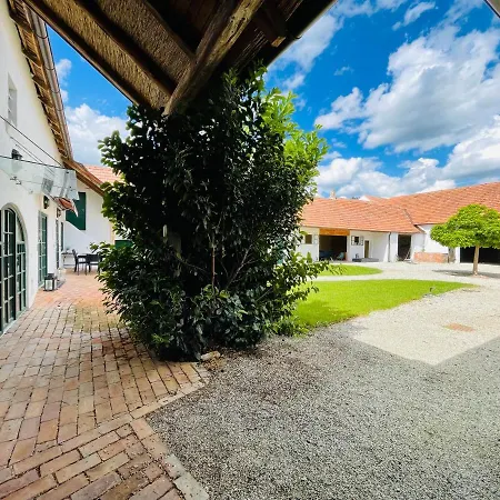 Auszeit Am Modernen Vierkanthof